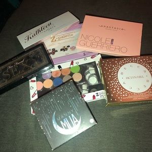 MAKE UP PALETTE LOT / BUNDLE